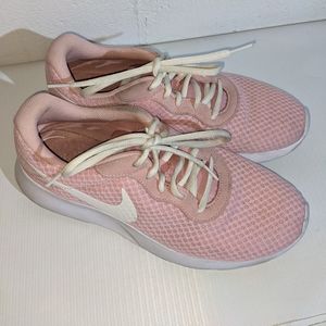 Nike Tanjun SE Sneakers Pink Size 10